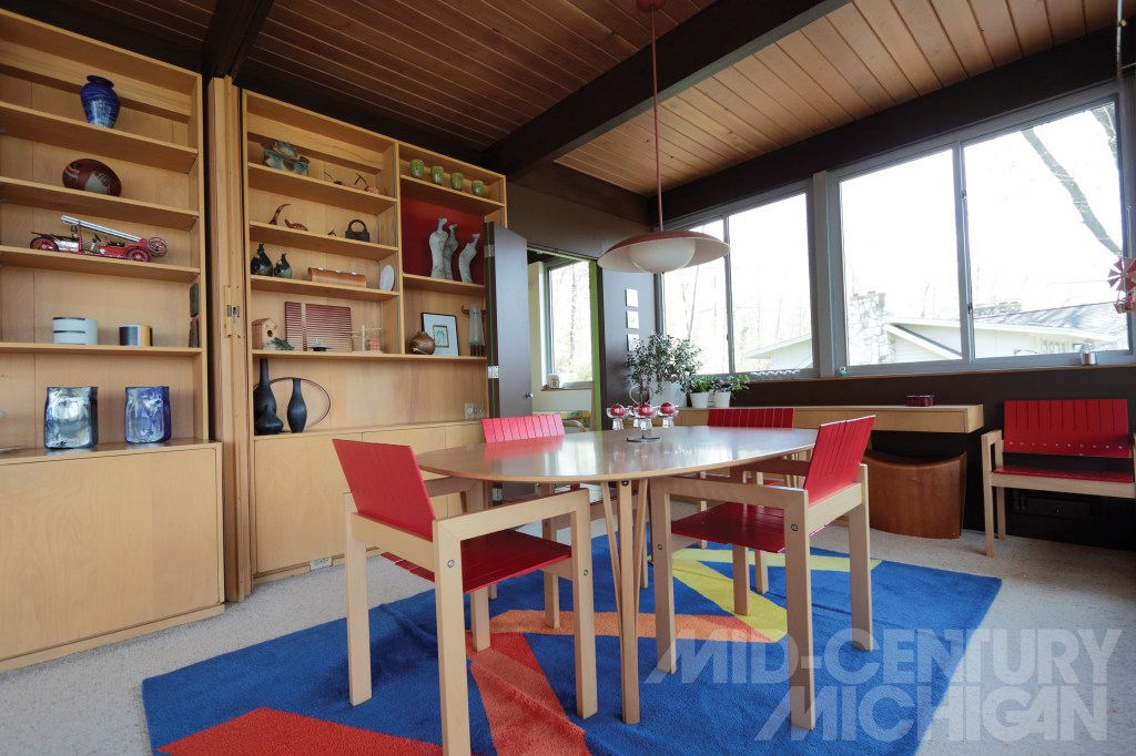 Richard Neutra - List House - Dining Room With Sliding Wall