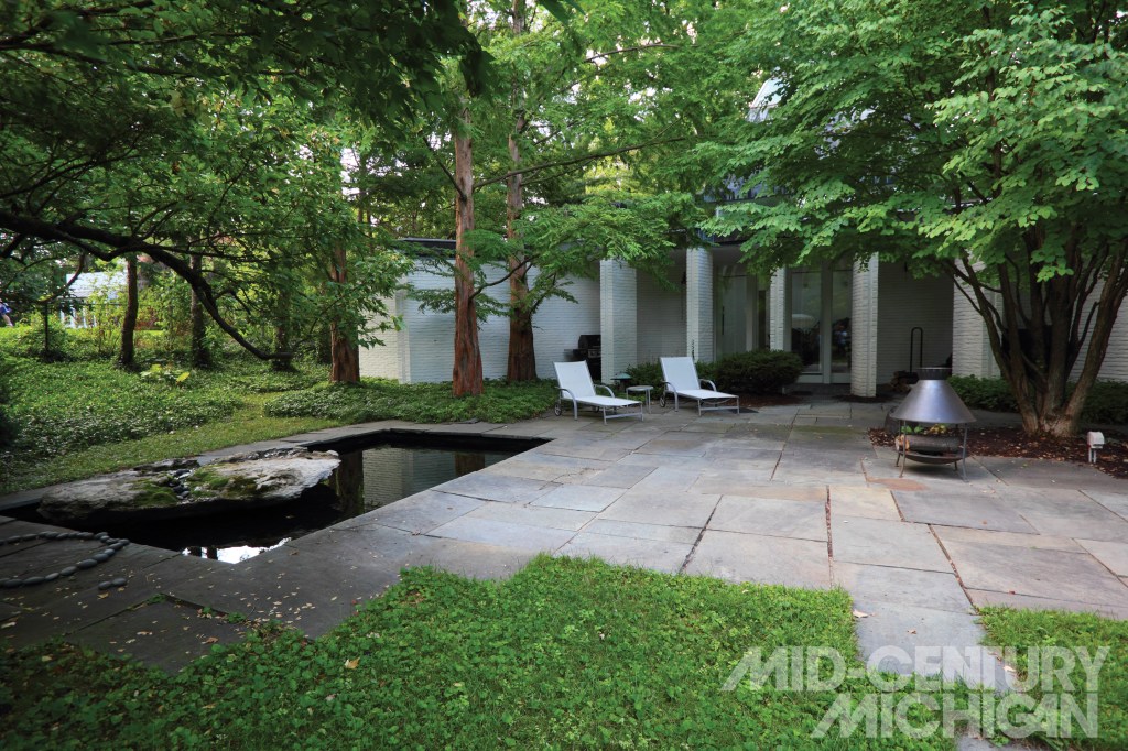 Gunnar Birkerts - Freeman House - Exterior Backyard
