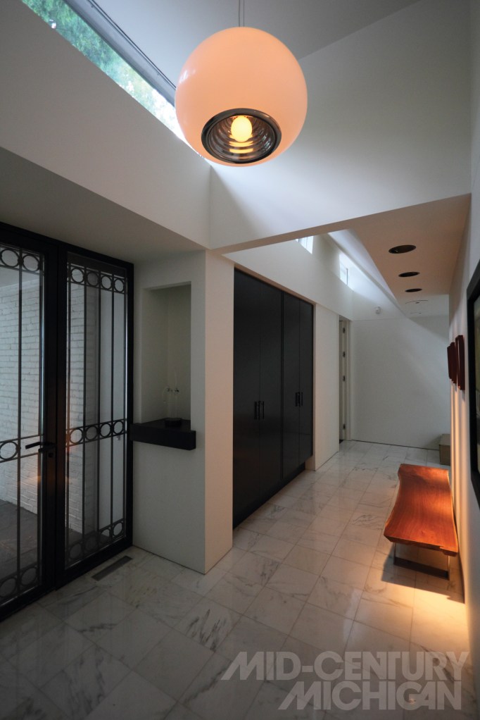 Gunnar Birkerts - Freeman House - Foyer 02